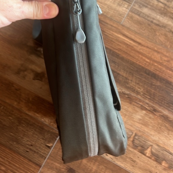 Lowepro StreamLine 250 Camera Shoulder Bag Multi-device Everyday Camera Bag - Picture 4 of 12